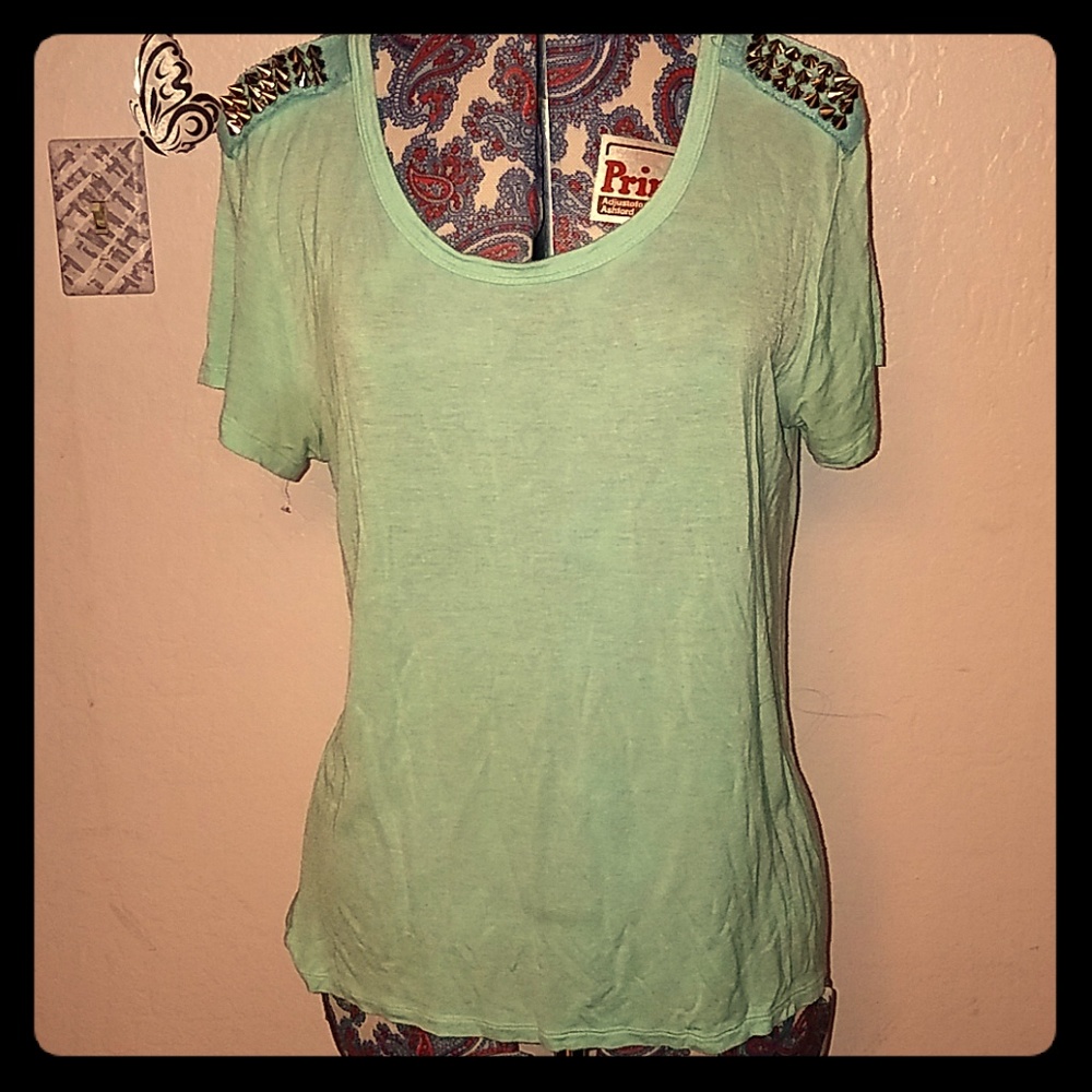 Spike accent tee